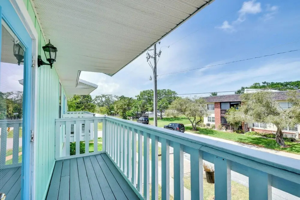New Smyrna Beach Vacation Rental < 1/2 Mi to Beach