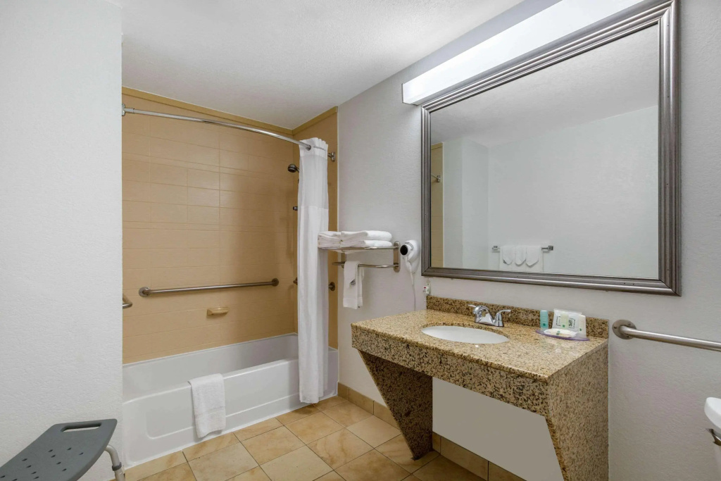 Quality Inn Clute Freeport