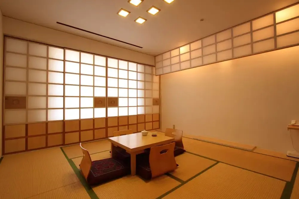 Kumo-no Ue-no Hotel