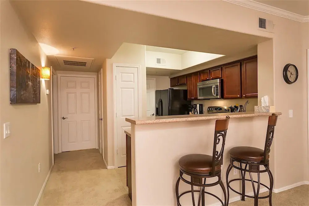 Canuck Condo 2 BR by Casago