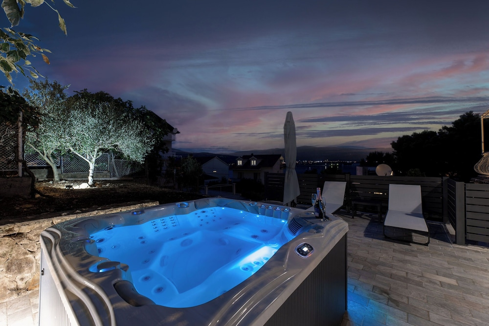 Luxury Villa ARIA, Apartment