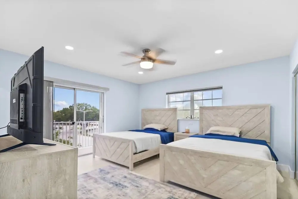 Las Olas & Beachside getaway with pool