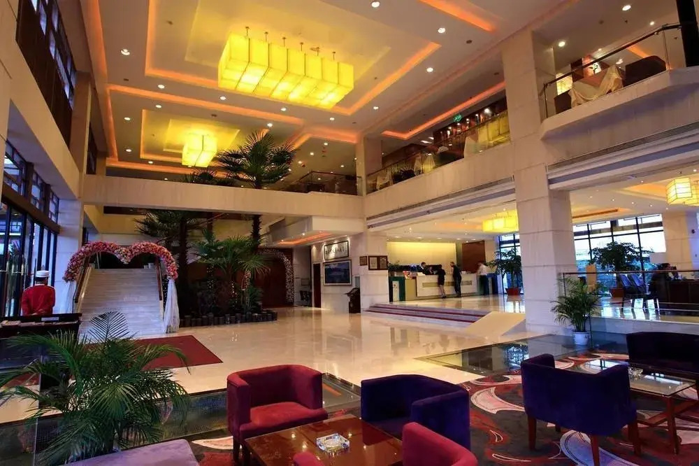 New Metropolis Hotel