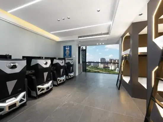 Burton Hotel (Xinyang High-speed Railway East Station)