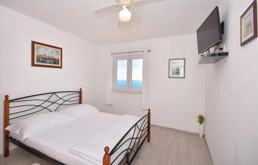 Awesome Home in Lokva Rogoznica With Wifi and 4 Bedrooms