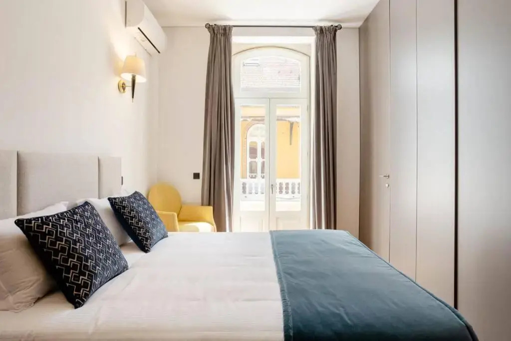 BOUTIQUE Rentals-Art & Charm II Apt w/ Terrace