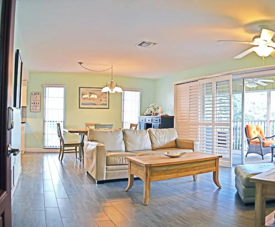 Holiday House 4