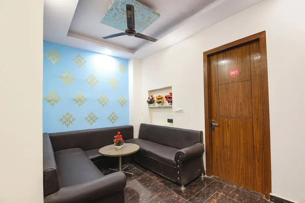 FabHotel NP International - Nehru Place Market