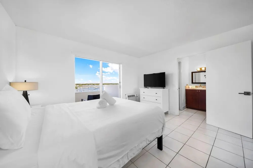 Waterfront One-Bedroom Apt