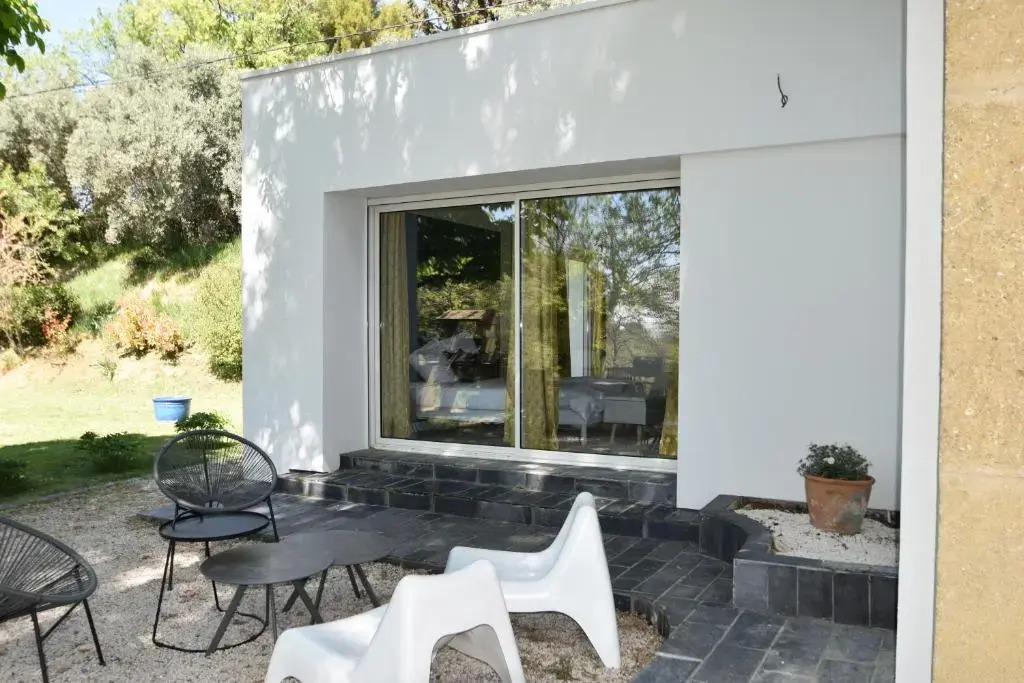 suite indépendante au calme avec piscine