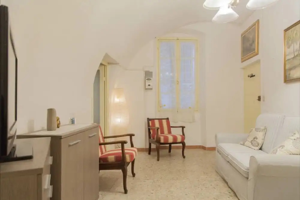 1 Bed Flat - Sleeps 2 - Parking