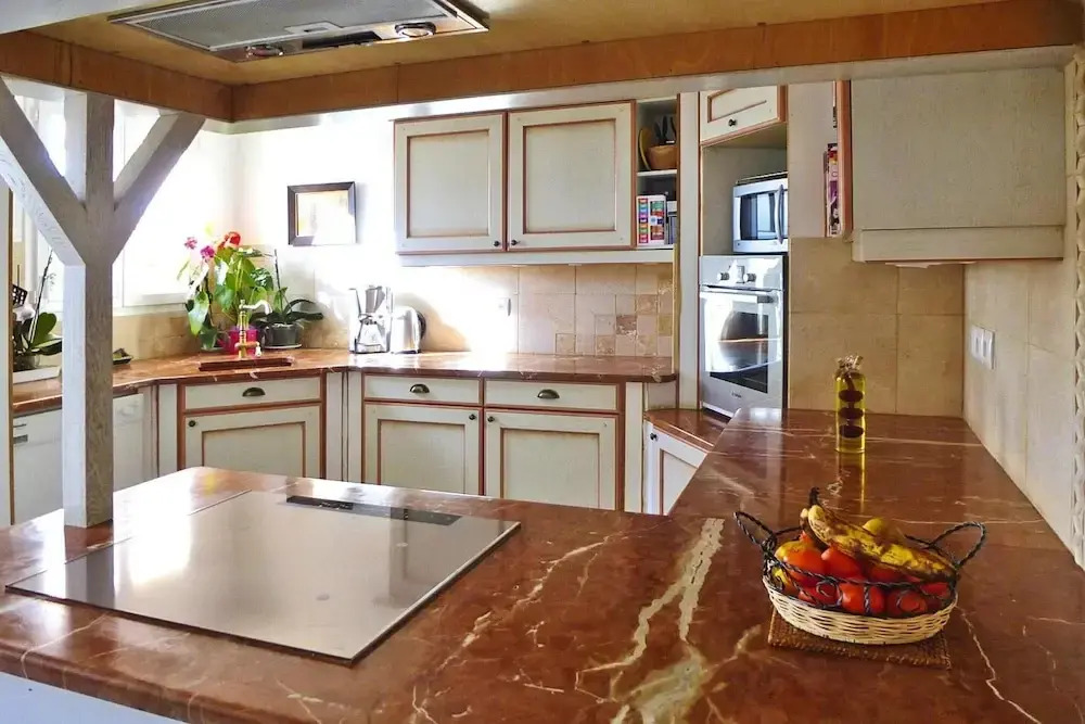 Premium villa with garden and pool, Lambesc