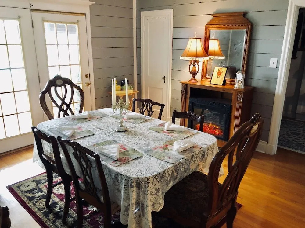 Edgewood Bed & Breakfast
