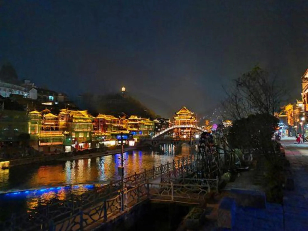Xifeng Shouma Hostel Huilongge(凤凰西风瘦马客栈)