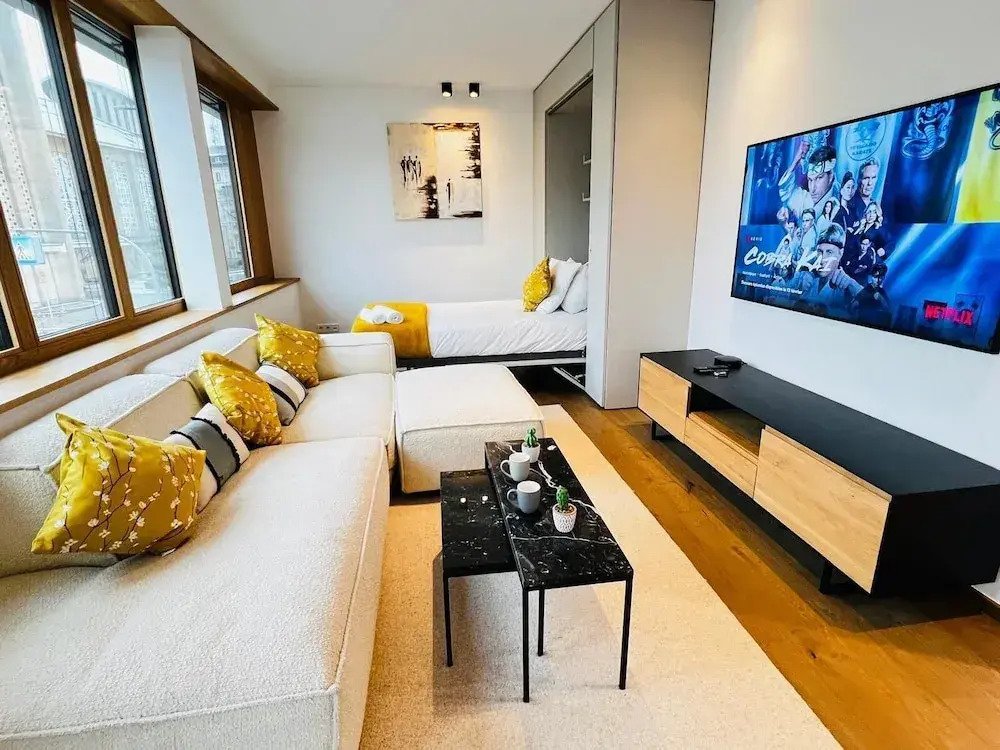 Beautiful one bedroom w balcony&parking
