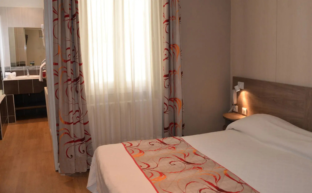 Brit Hotel Confort Le Revest Sainte-Maxime