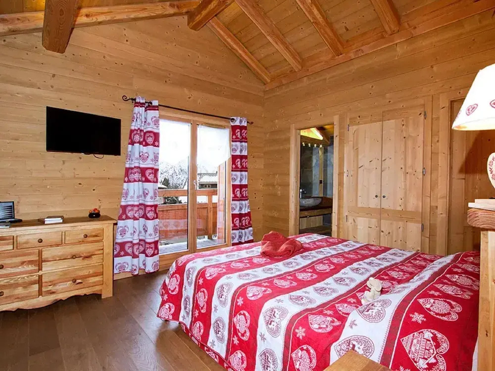 Chalet in Les Deux Alpes With Heated Pool