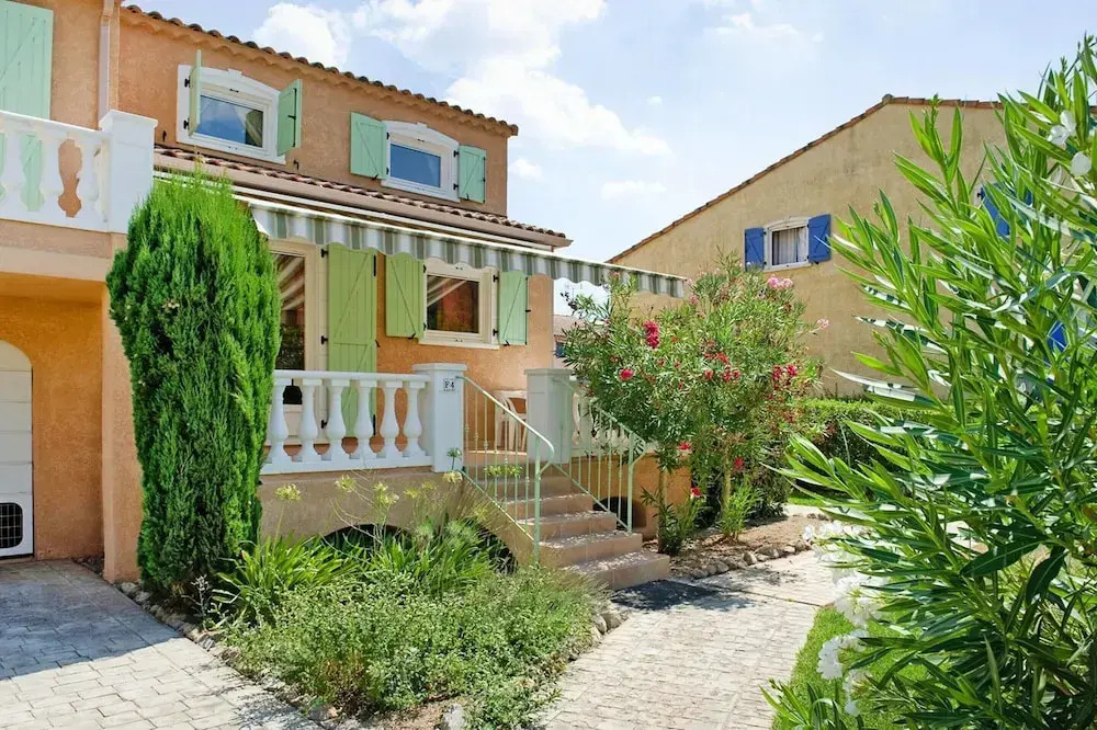 Terraced House in Vidauban With Pool