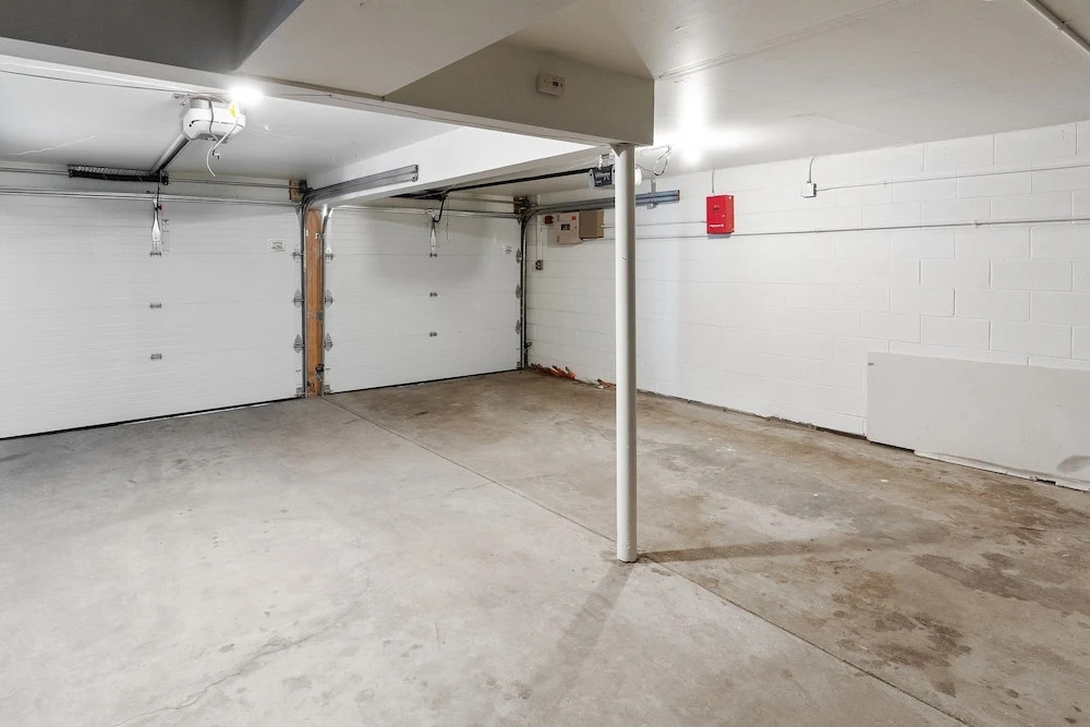 Winterset 8 pet Friendly 4 Bedroom Townhouse by RedAwning