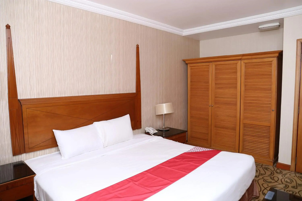 City Plaza Hotel