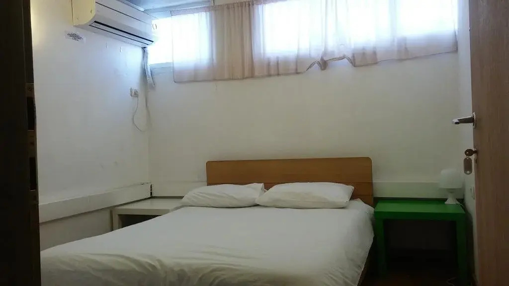 Overstay TLV Hostel