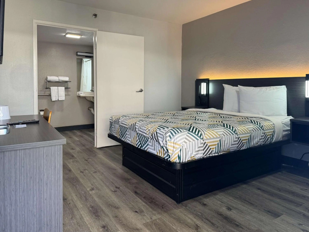 Motel 6-Bradenton, FL