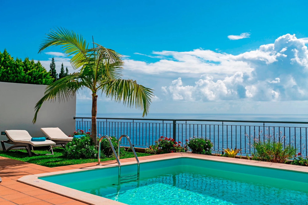 3 bedroom in Calheta, stunning views, private heated pool | Casa Amaro Mar