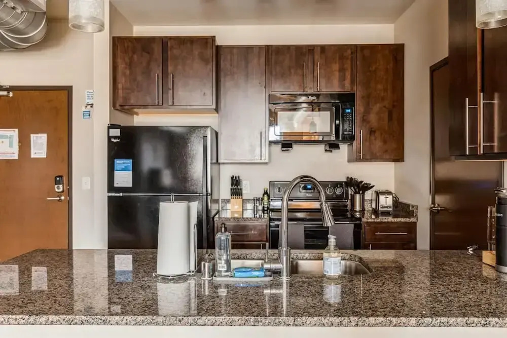 Milwaukee Beautiful Family 2BD 2BA Downtown Apartment