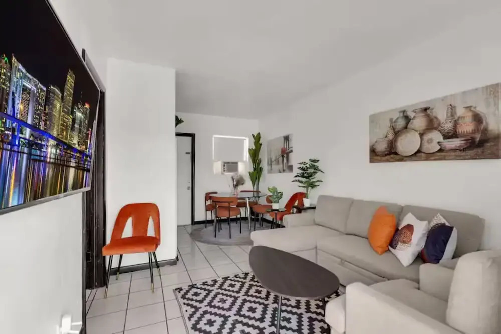 Relaxed Vibe Near Beach Parking Fast Wi-fi