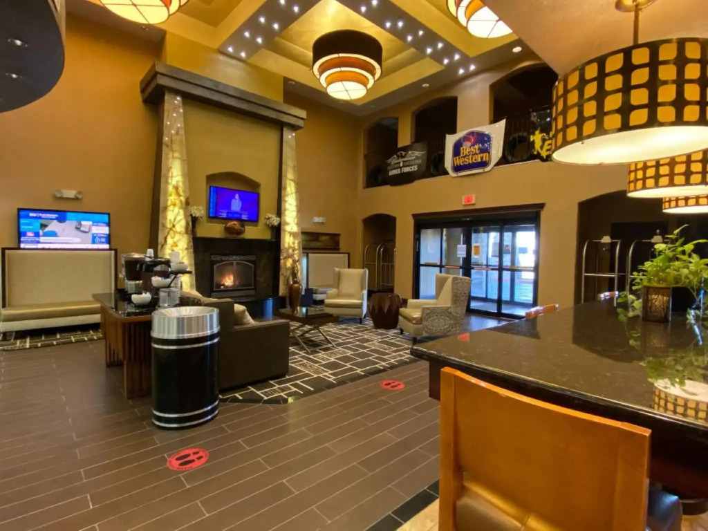 Best Western Plus KC Speedway Inn & Suites