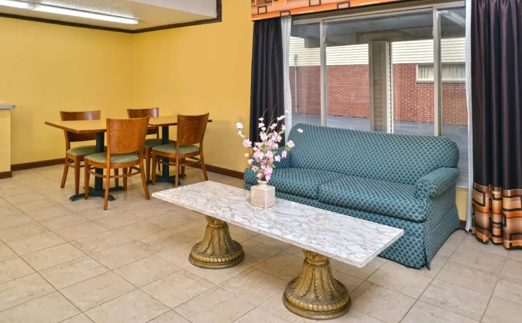 Americas Best Value Inn & Suites - East Toledo/Millbury