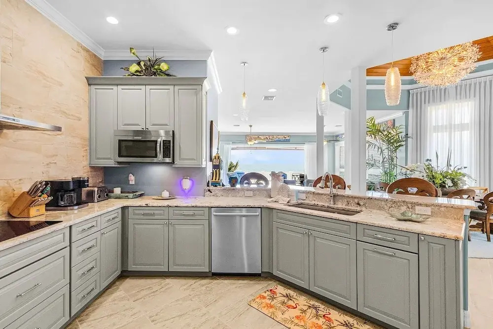 ~island Girl~ Immaculate Gulf Front Duplex 5 Bedroom Home by RedAwning