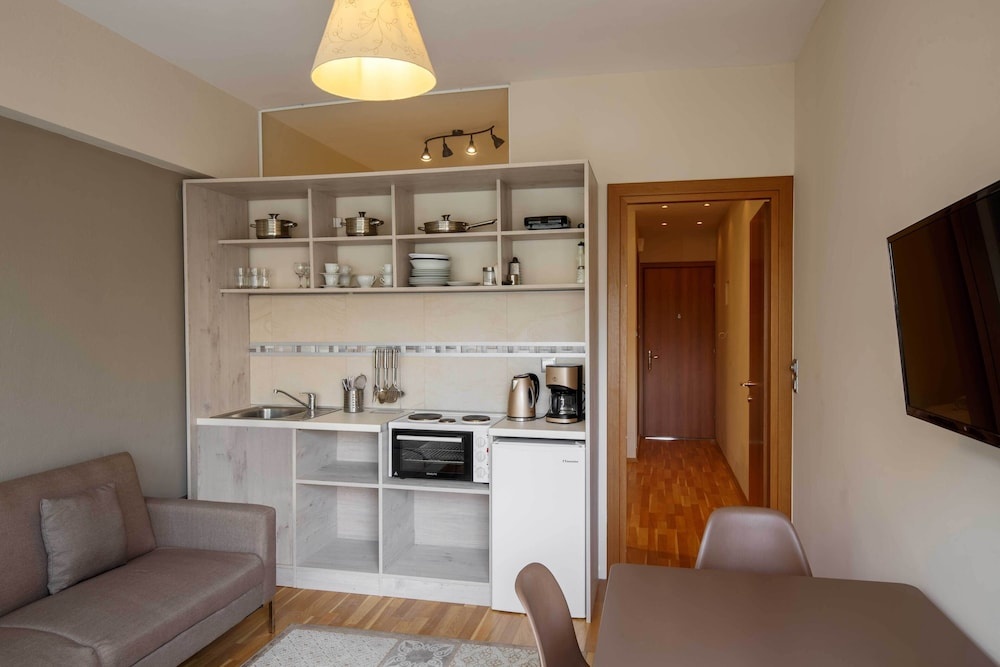 Evel's Home Suites