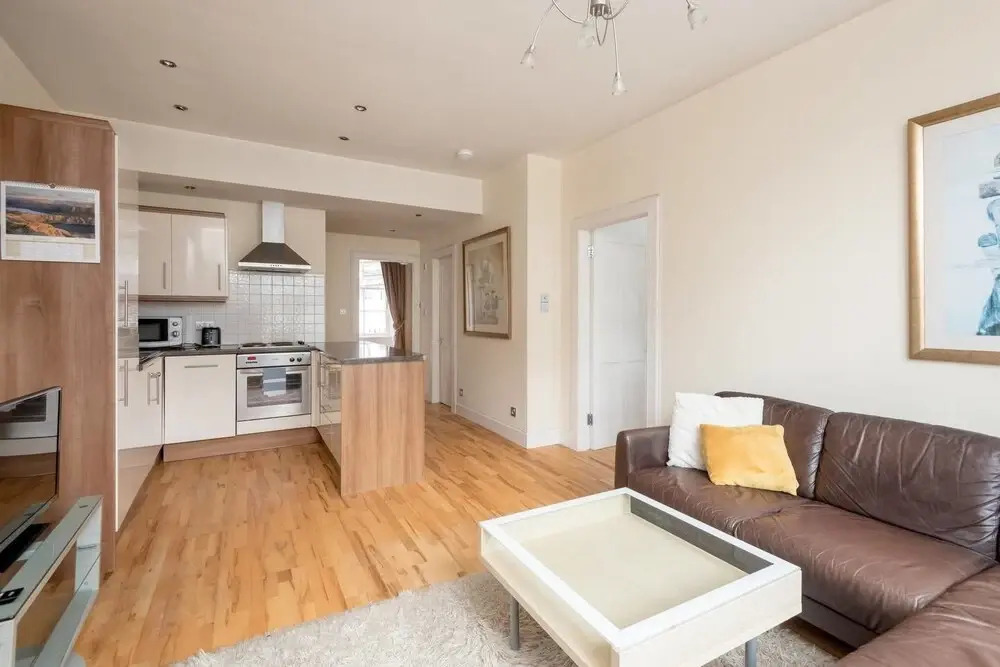 Cute 2 Bedroom Apt With View Of The Castle