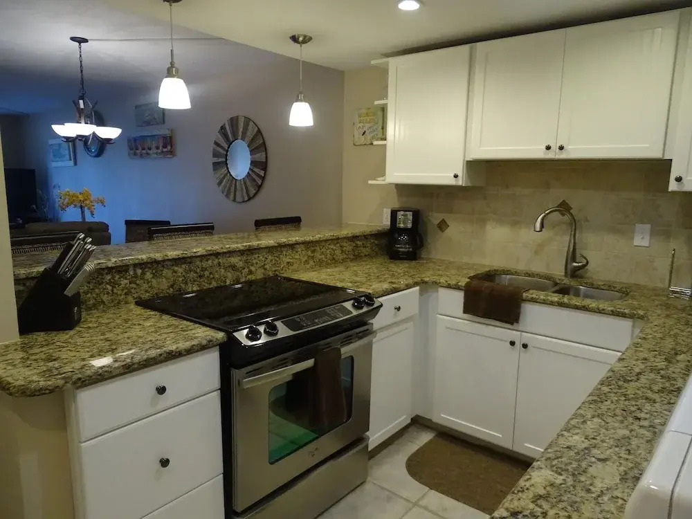 Bay Oaks E-82 2 Bedrooms 2 Bathrooms Apts