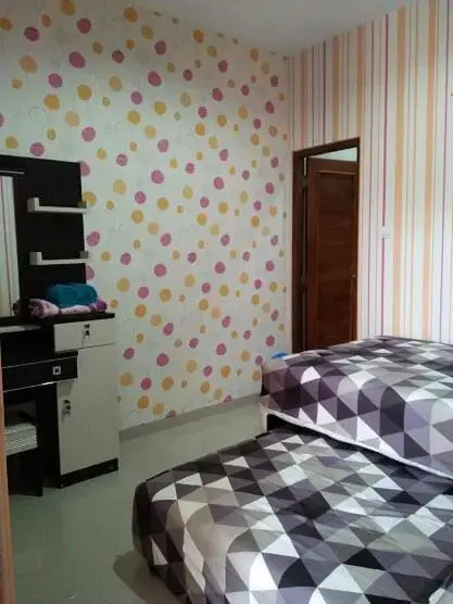 Rumah Mba Ayu 2, complete amenities and karaoke
