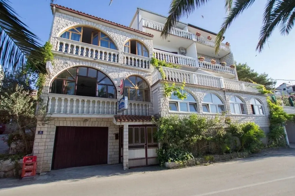 David - 20m From the Beach With Parking - A4