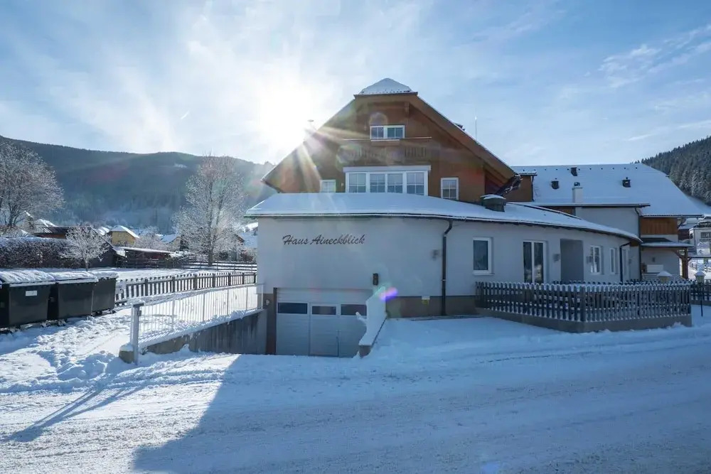 Modern apartment right next to the ski lift