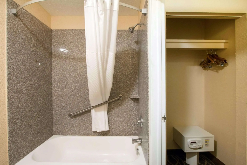 Quality Inn & Suites I-35 near Frost Bank Center