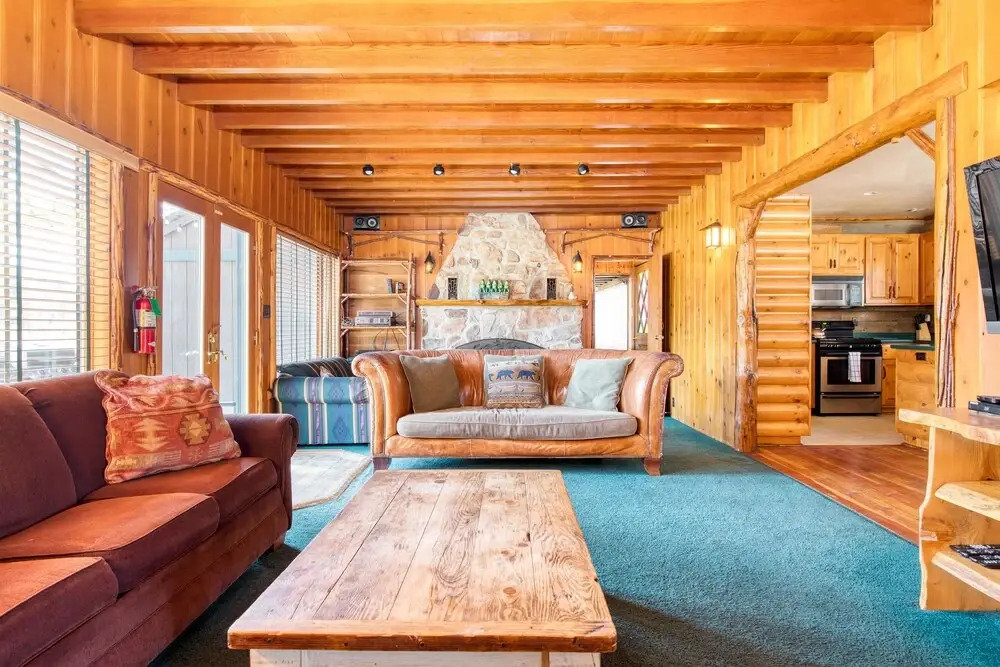 Moosehead by AvantStay Lakefront Cabin w Pool Table Bar and Lake Access