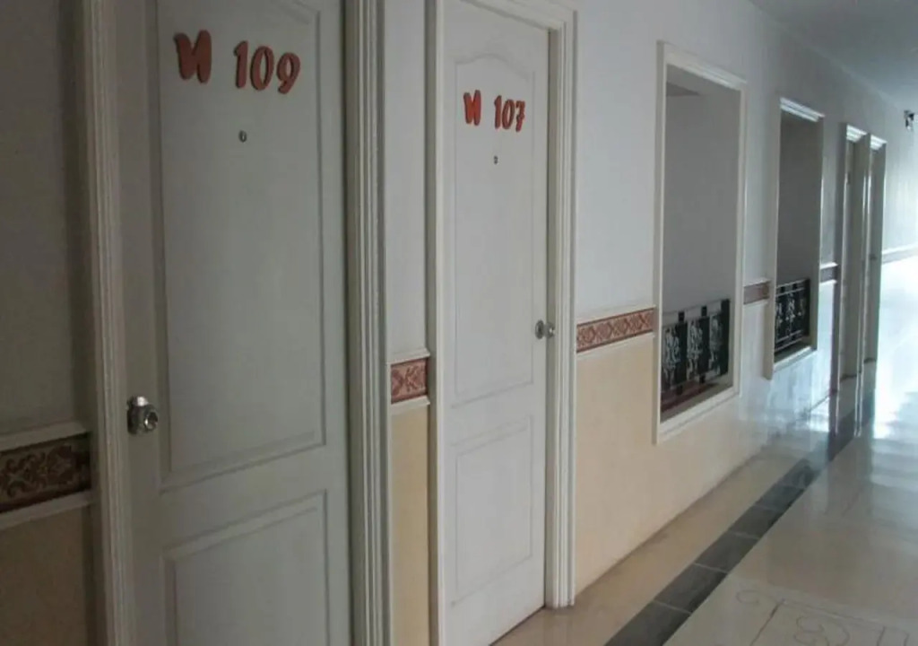 Hotel B