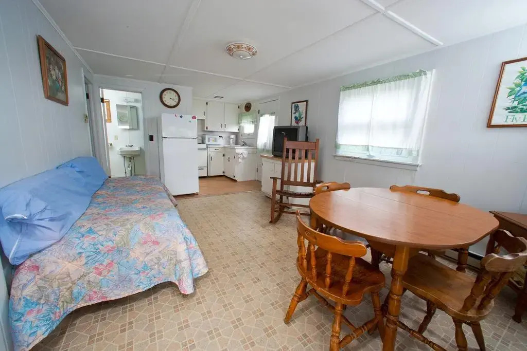 Crest Motel