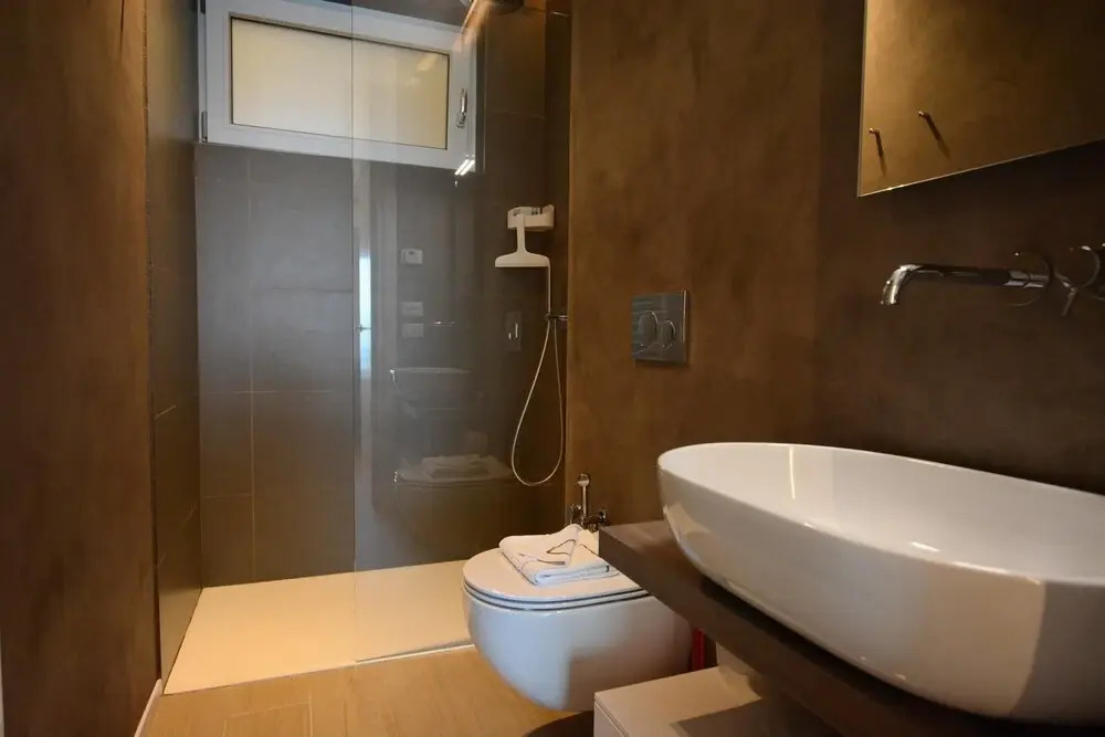 Leonardo Walsh Apartment
