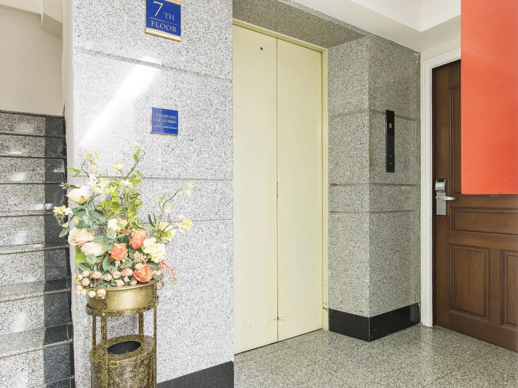Majestic Suites Hotel