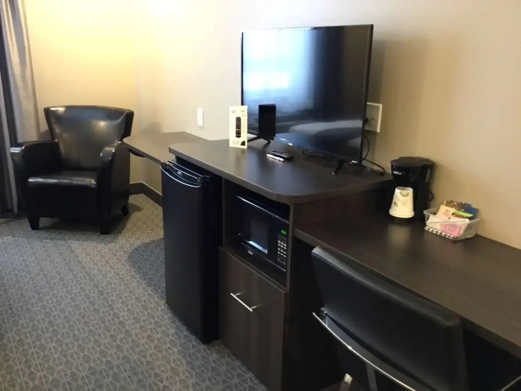 Villa Inn & Suites - SureStay Collection by Best Western