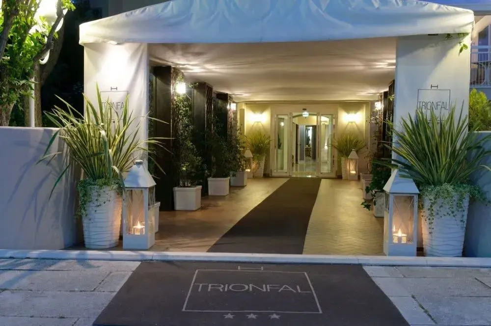 HOTEL TRIONFAL - Fronte Mare - Vicinissimi al Centro