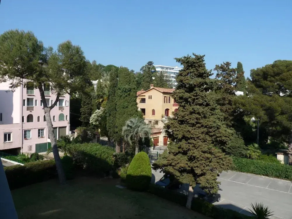Two Bedroom Apartment Near the Beach in Cannes Terrace and Aircon - 814