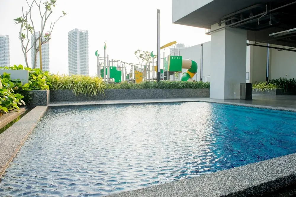 Ezzyhome@Medini