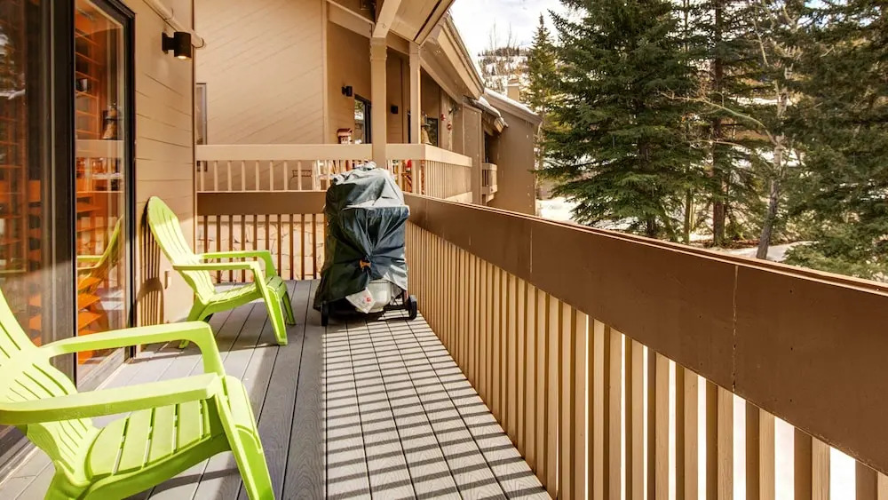 1687 Lakeside 3 Bedroom Home by RedAwning