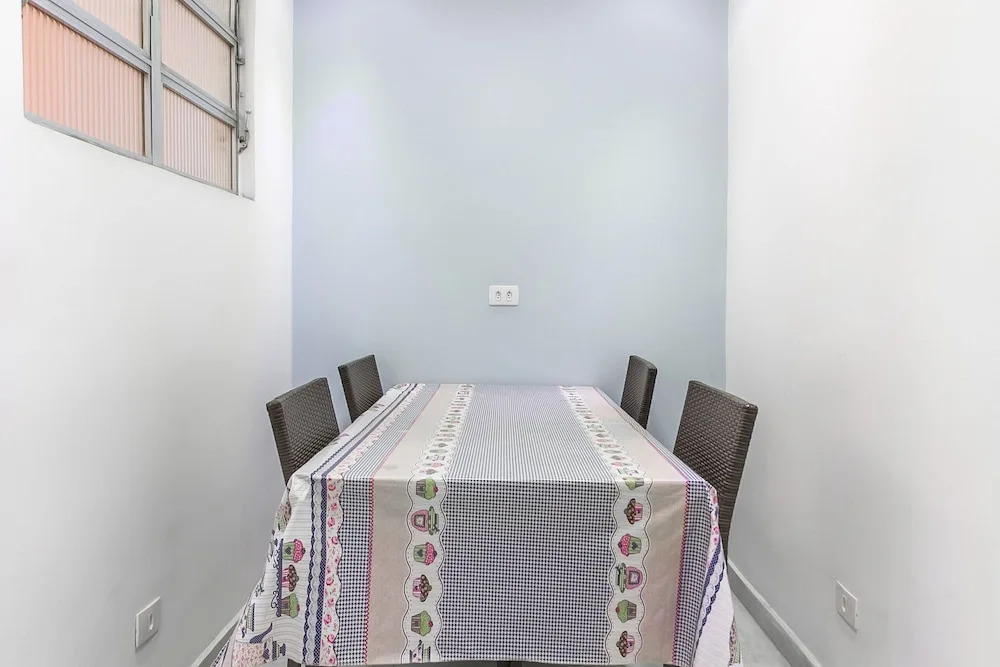 Amplo apartamento no centro, 2 quadras do metrô